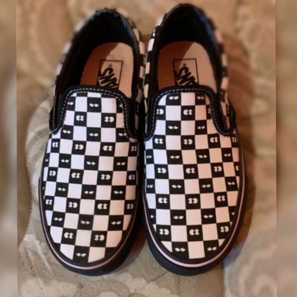 Lazy Oaf X VANS Slip Ons 💖💘💞🐰